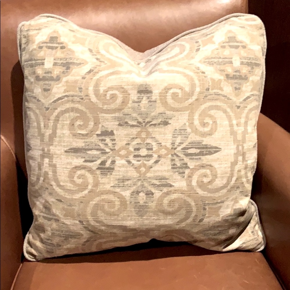 2 Pillow Covers